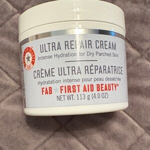 First Aid Beauty Ultra Repair Cream - White and Red